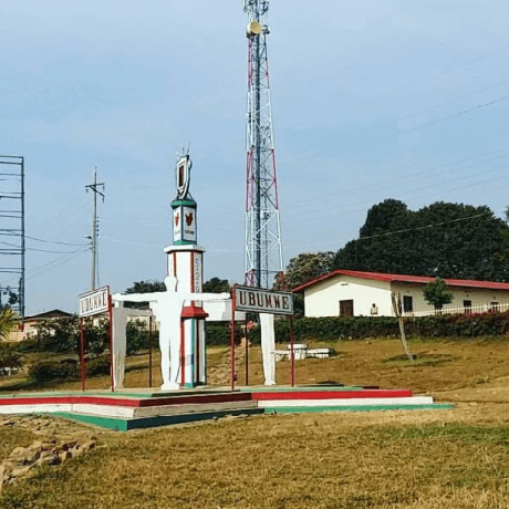 A sign in Muramvya, Burundi that says UBUMWE with red, white, and green on the sign